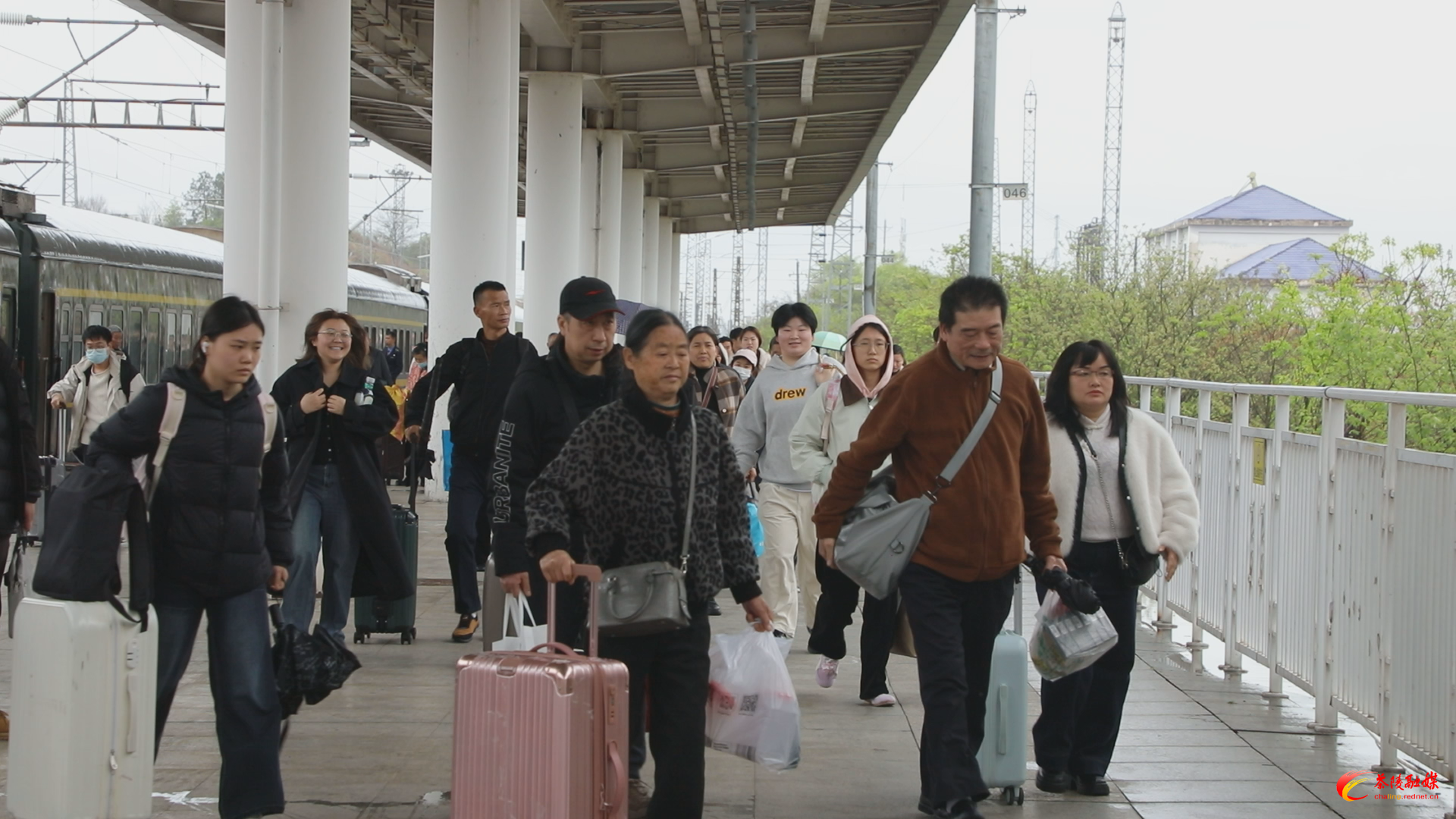 清明假期临近 茶陵南站加开4趟临客列车