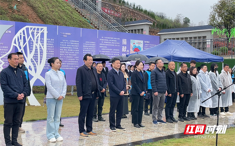 株洲举行公益性集中生态安葬活动 4位逝者以花坛葬方式回归自然