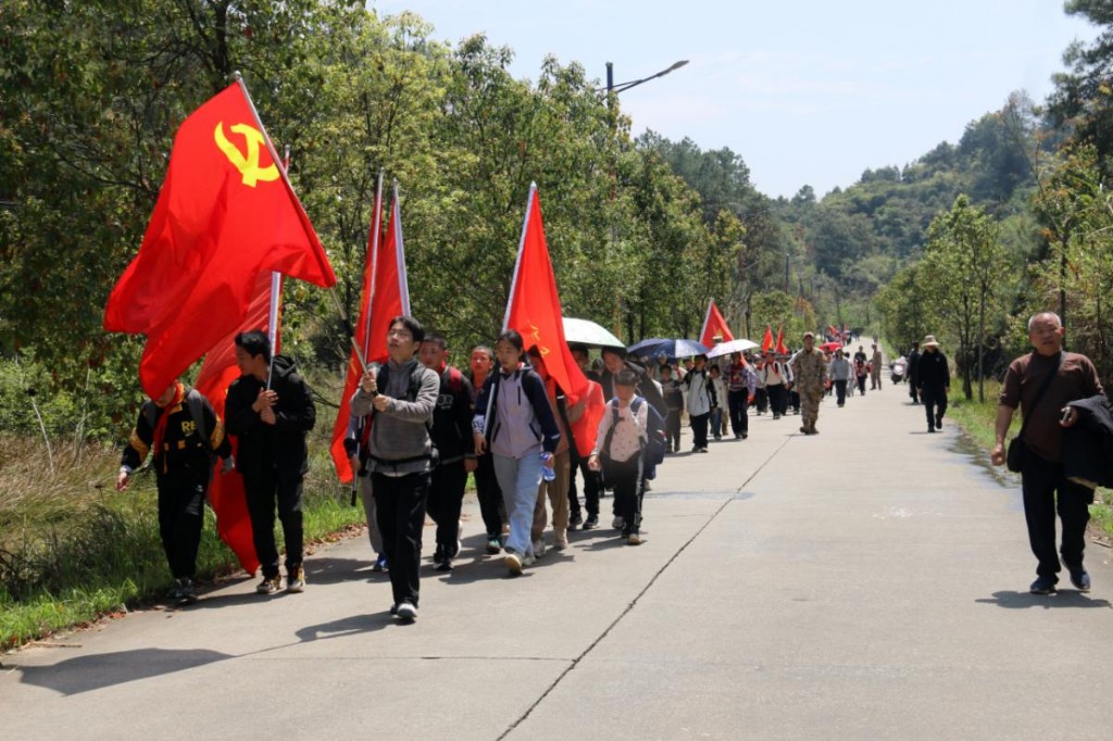 株洲茶陵：师生9年徒步祭英烈，成“行走的思政课”