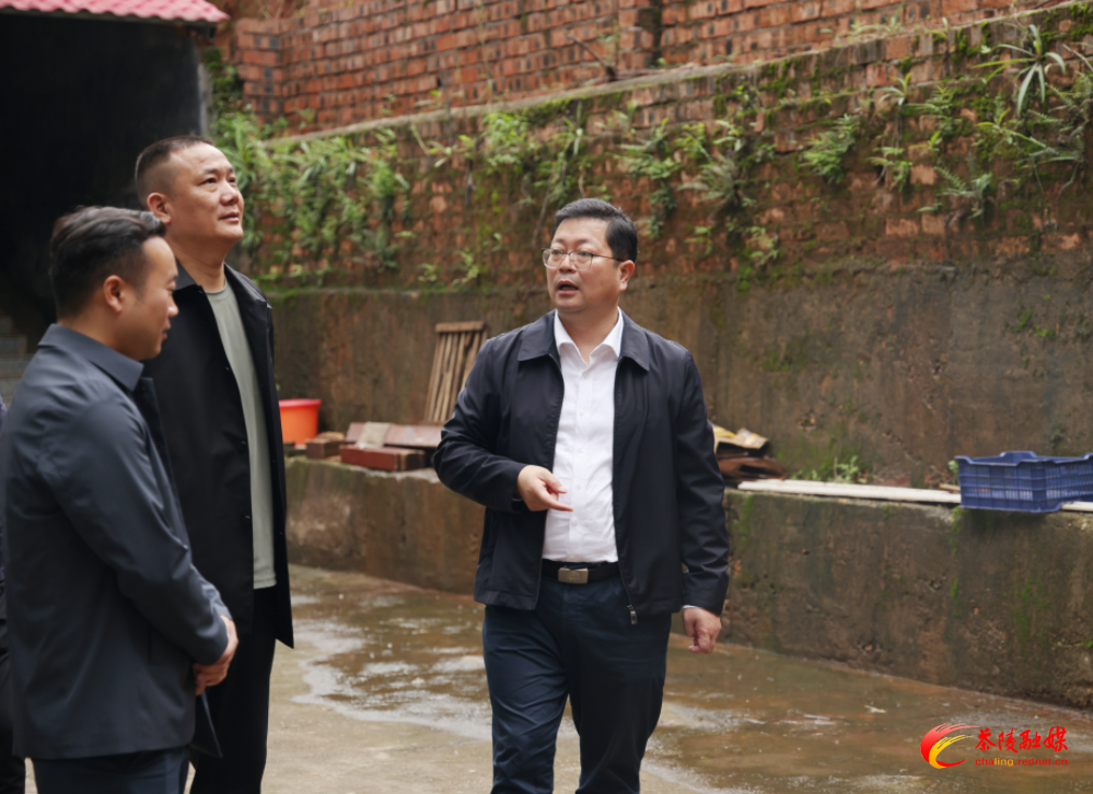 杨红兵暗访督导安全生产和社会稳定工作：以“时时放心不下”的责任感护民安保稳定