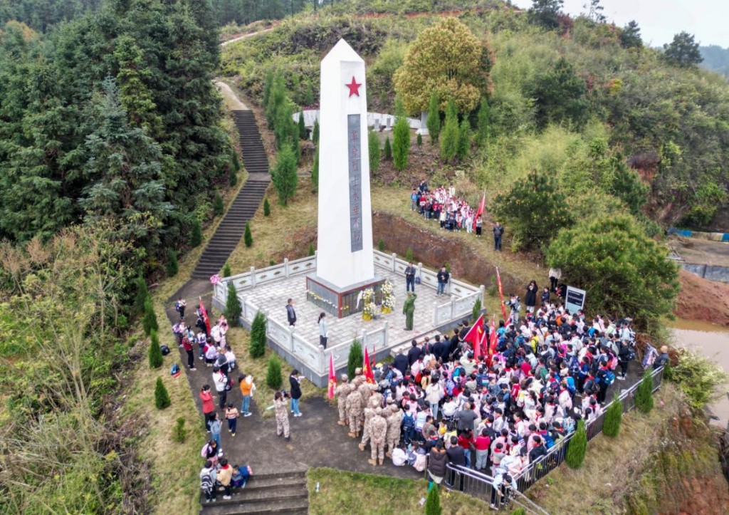 株洲茶陵：师生9年徒步祭英烈，成“行走的思政课”