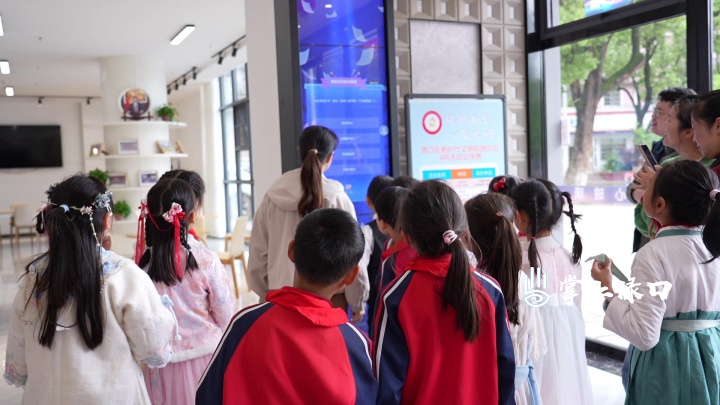 2026年渌口区图书馆服务宣传周活动点燃市民读书热情