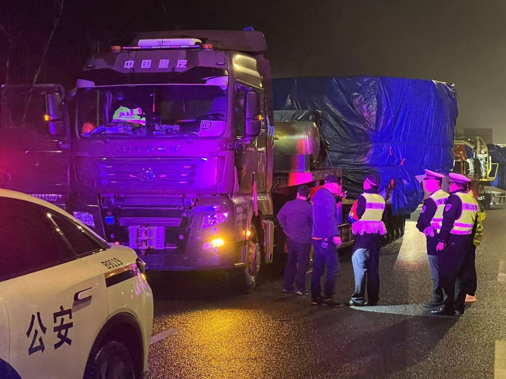 株洲交通执法部门重拳出击查获5台次“百吨王”