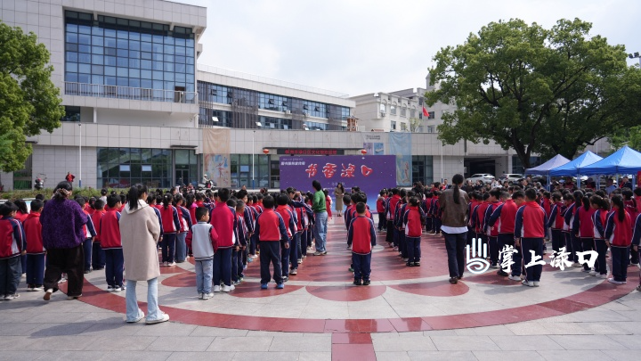 2026年渌口区图书馆服务宣传周活动点燃市民读书热情