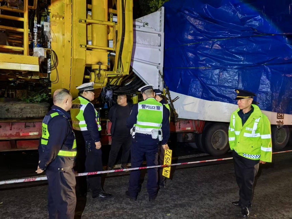 株洲交通执法部门重拳出击查获5台次“百吨王”