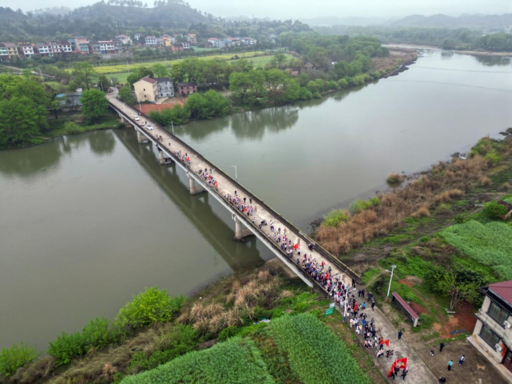 株洲茶陵：师生9年徒步祭英烈，成“行走的思政课”