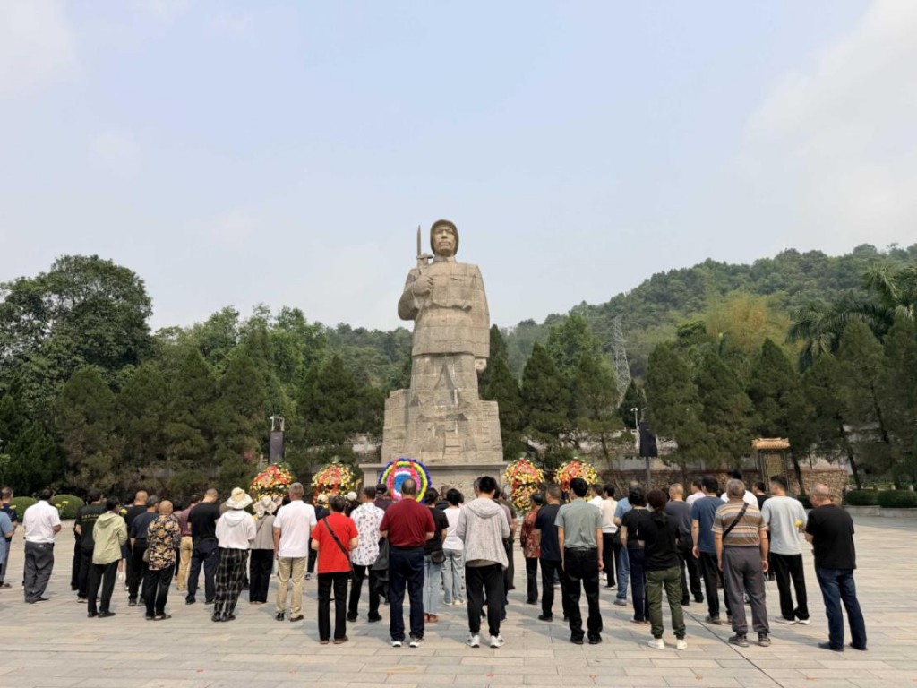 株洲组织烈士亲属赴桂祭扫