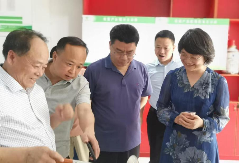 何慧新副市长赴炎陵调研“流动供销”工作