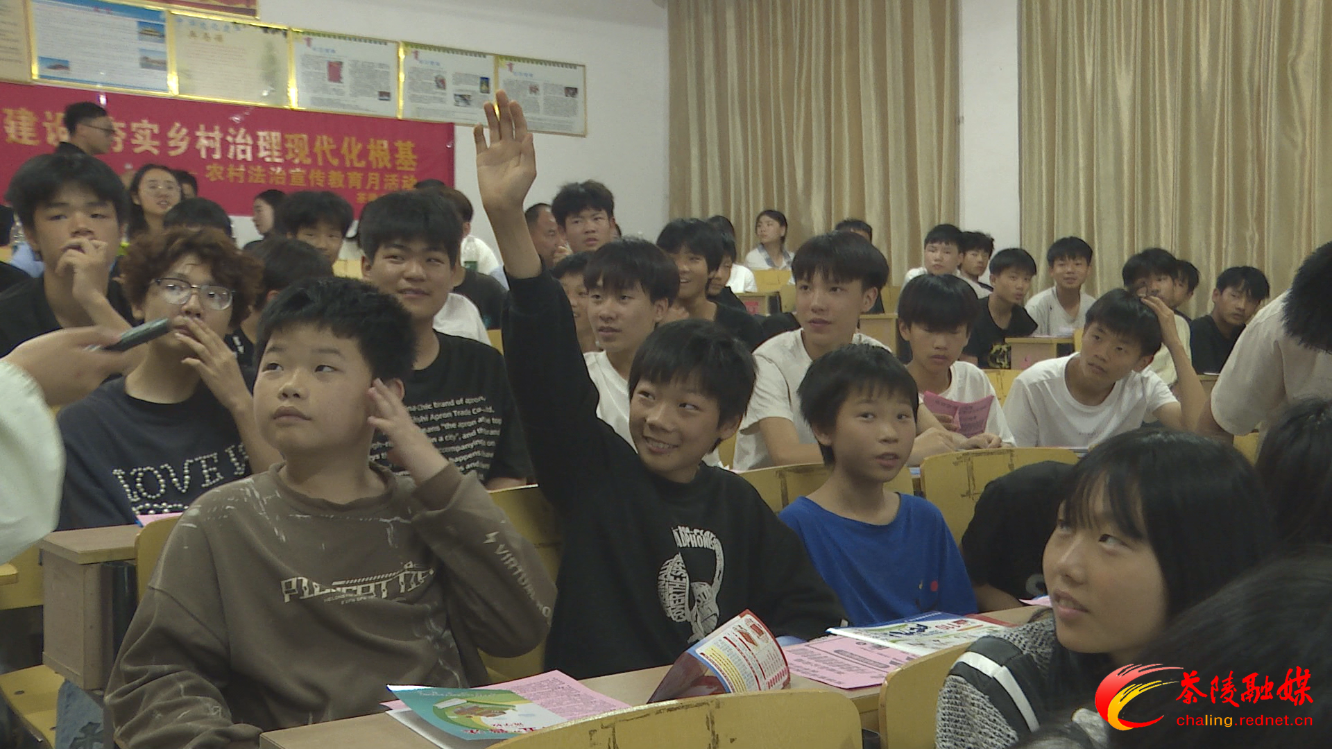 腰潞镇:“小镇法驿站” 法治教育进校园