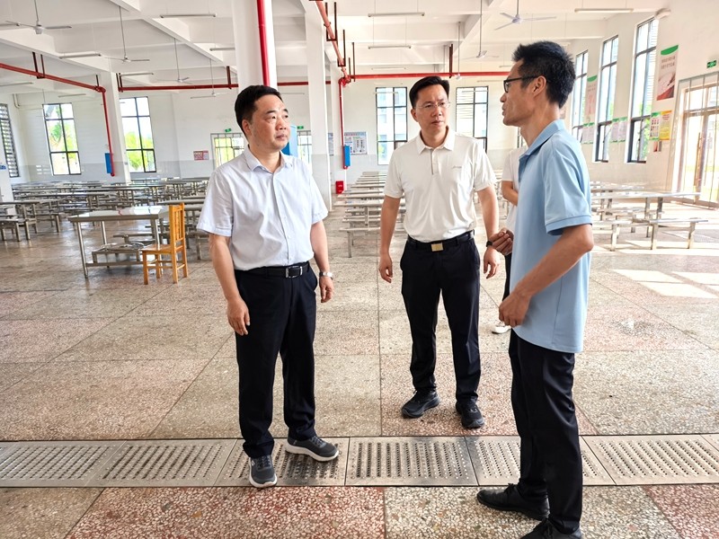 绷紧安全弦 织密防护网 李鹏程暗访督导重点领域安全工作
