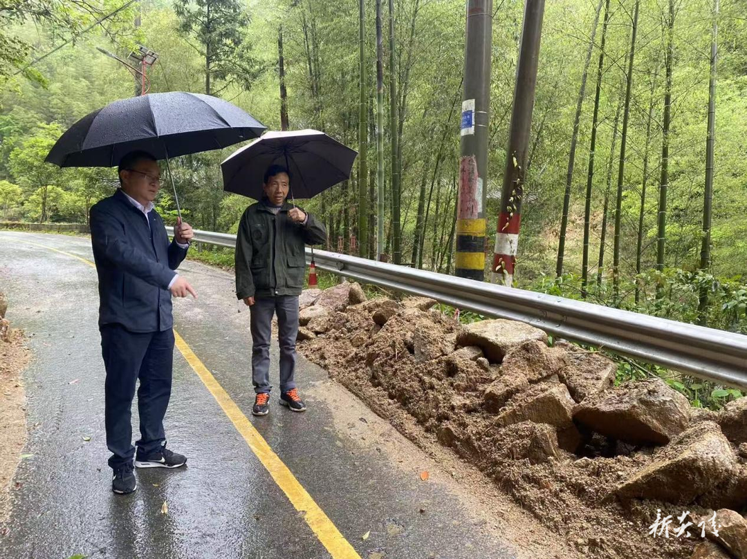 十都镇：人大代表一线巡查 筑牢地质灾害防线