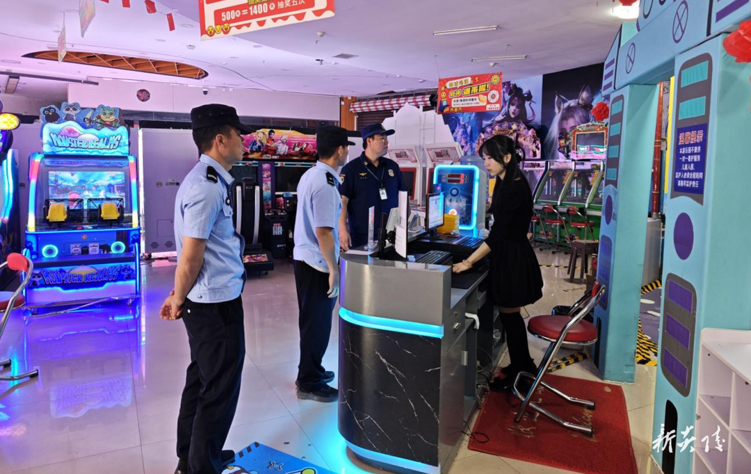 县消防救援大队联合县公安局开展多业态场所安全隐患排查