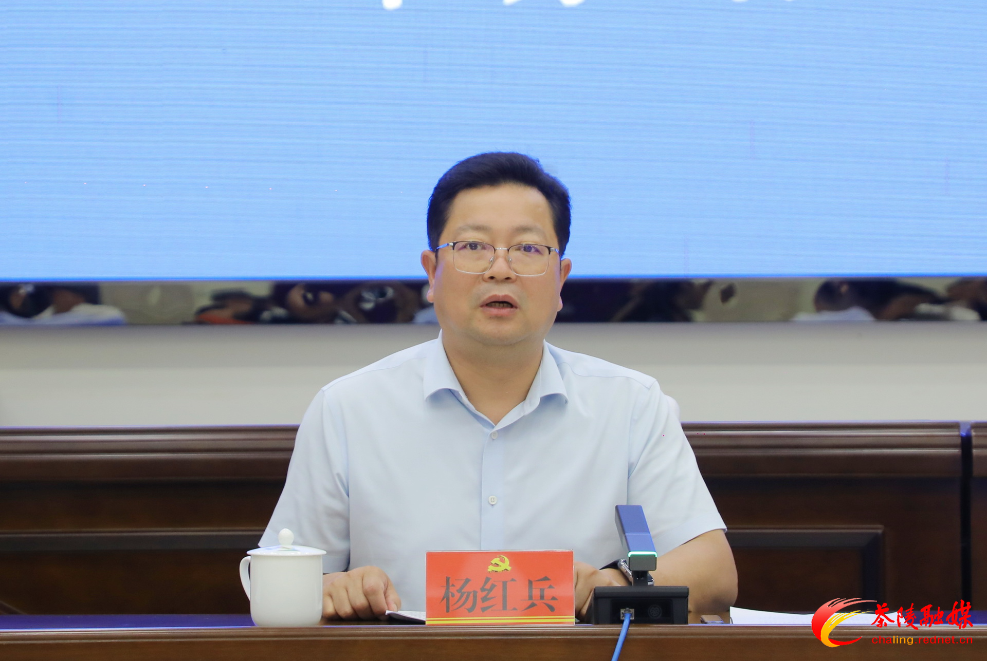 杨红兵主持召开重点工作调度会