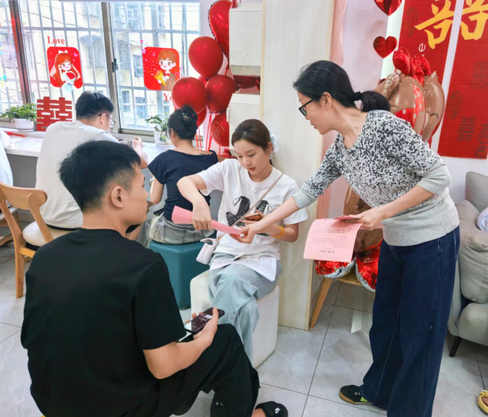 芦淞区民政局婚姻登记处 “520”为新人温情护航