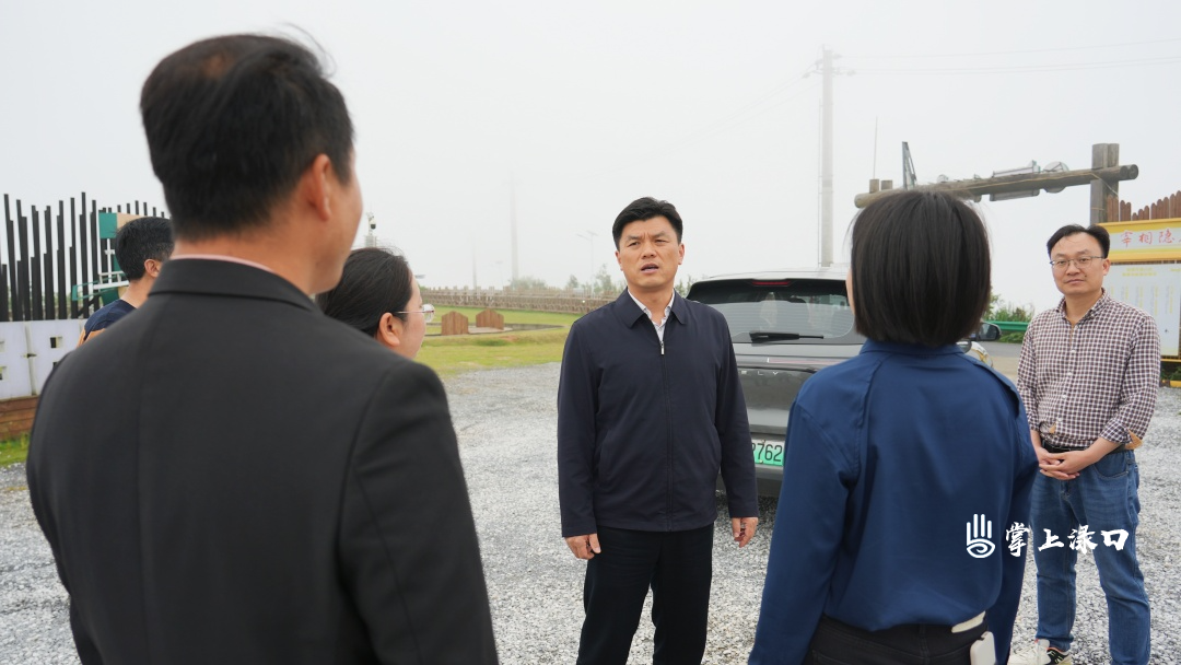 周天浩到龙潭镇督导相关工作