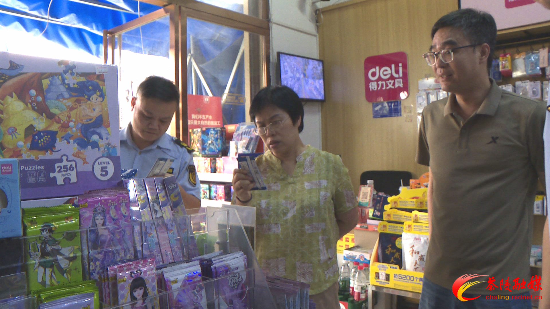 李甜甜带队开展文化出版市场安全生产检查