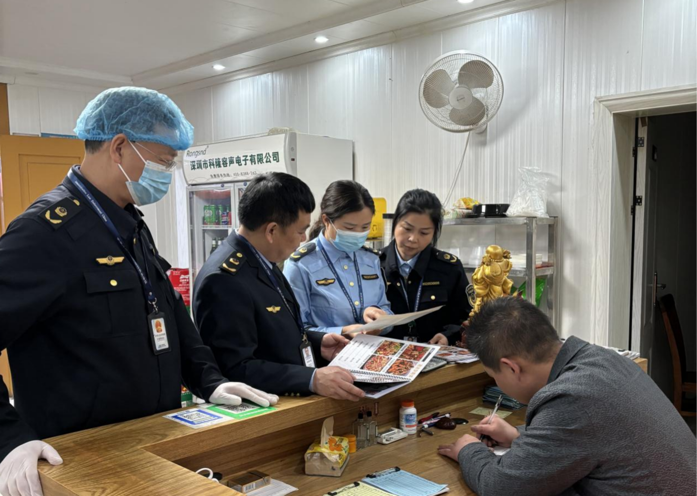 县市场监督管理局开展网络餐饮食品安全专项整治行动