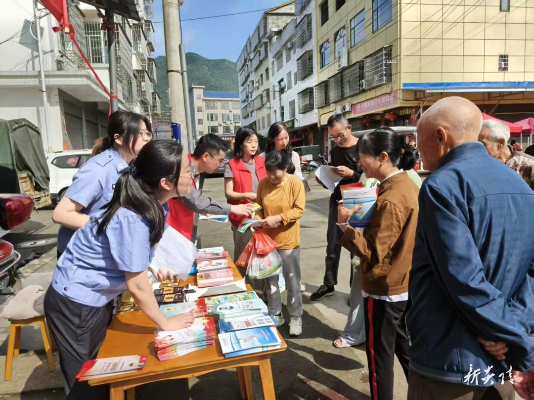 县司法局：法治宣传进集市 法治安全入人心