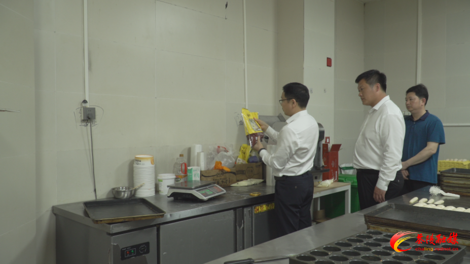朱毅强暗访安全生产和食品安全工作