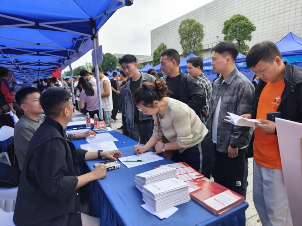 株洲：专场招聘会助力退役军人、军属“家门口”就业