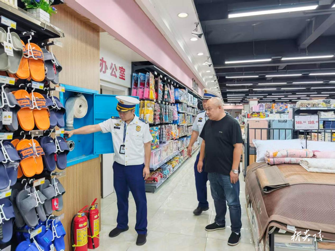 县消防救援局开展夜间营业场所消防安全排查整治