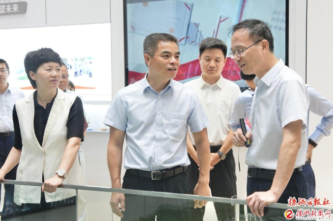 持续做好企业服务 加快产业发展和重大项目建设
