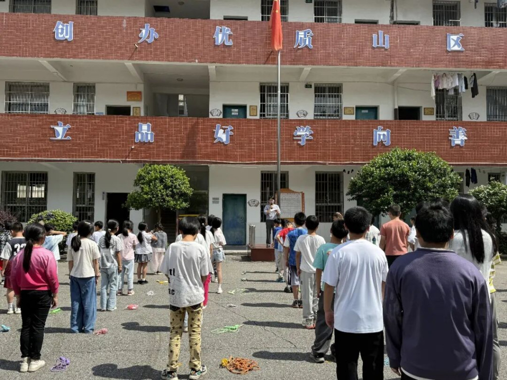 法治护航成长 安全守护青春 ——龙潭镇开展多维度校园安全宣传教育活动