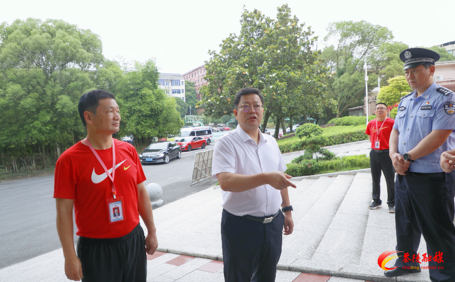 杨红兵巡视高考考点