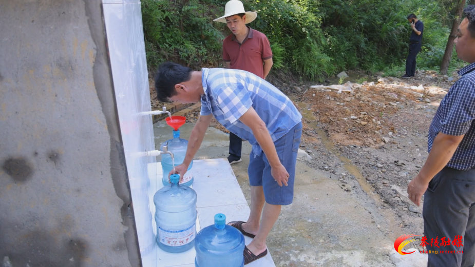 【阅卷•民生可感】一泓清泉入村来 香甜甘冽润民心