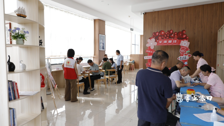热血传真情 赖晓智带头无偿献血