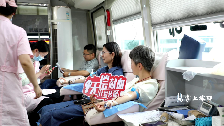 热血传真情 赖晓智带头无偿献血