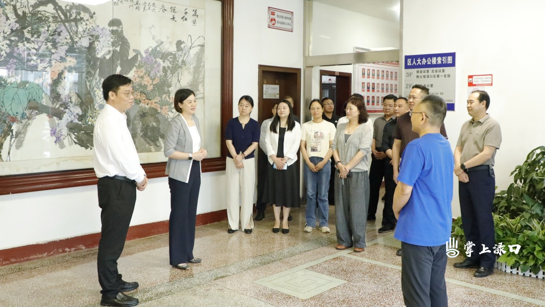 履新后首个工作日 赖晓智、陈交云走访区四大家机关并慰问退休老干部