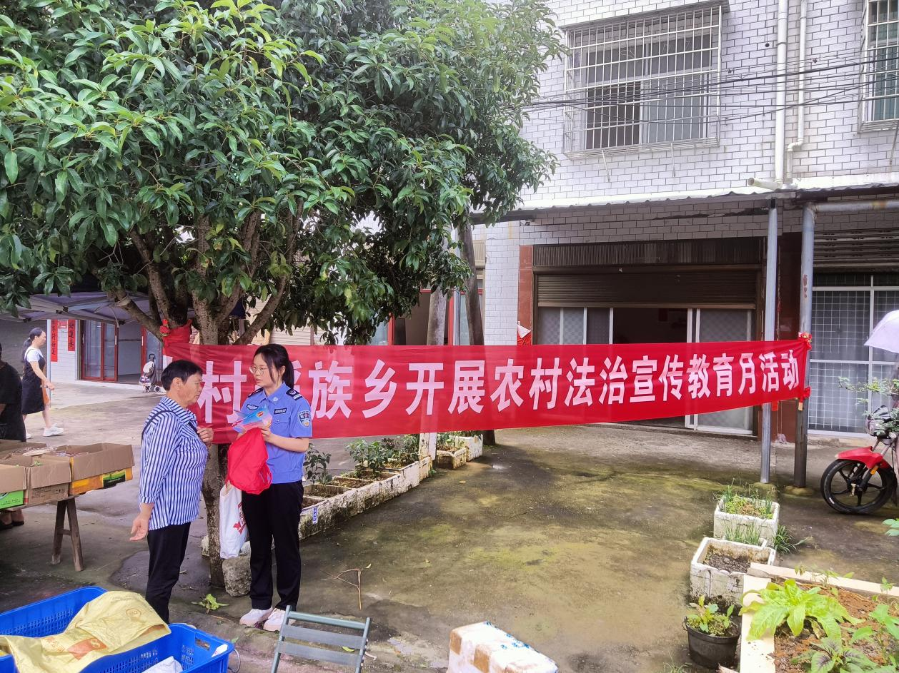 中村瑶族乡、策源乡开展民法典宣传月系列活动