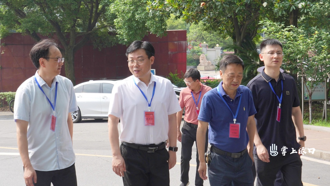 陈交云带队巡查高考考点并督导安全生产工作