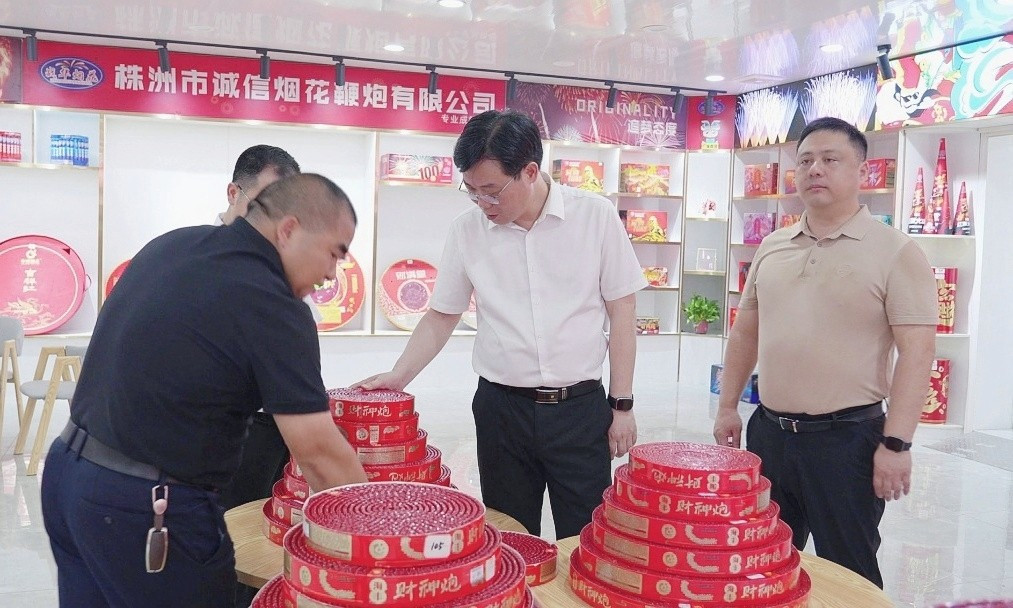 陈交云带队巡查高考考点并督导安全生产工作