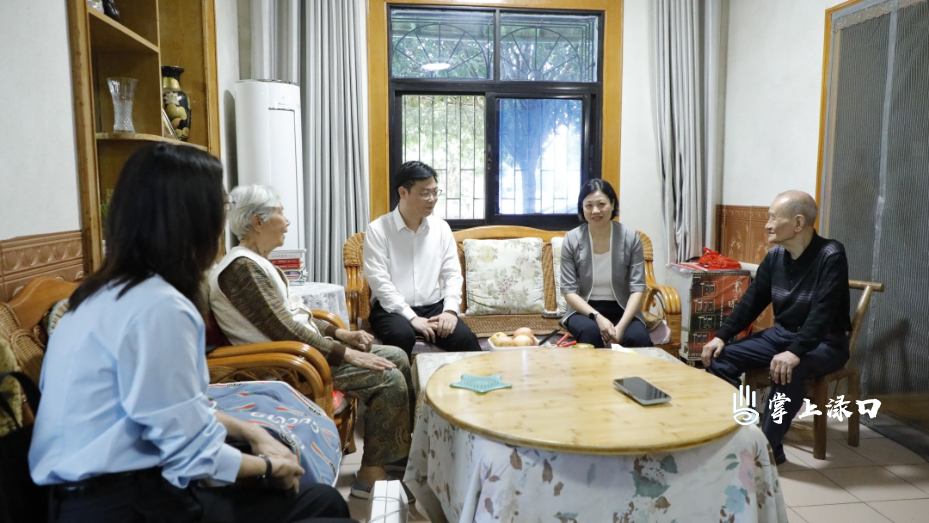 履新后首个工作日 赖晓智、陈交云走访区四大家机关并慰问退休老干部