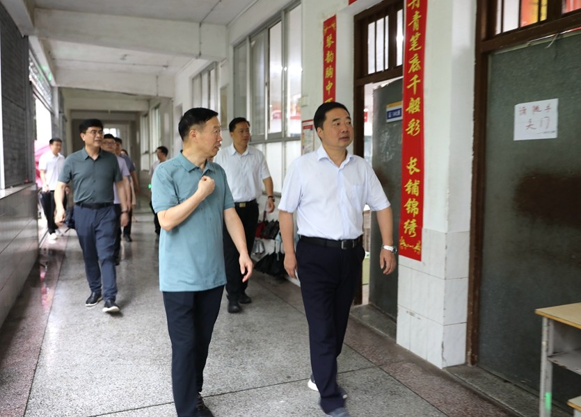 李鹏程督导高考备考工作