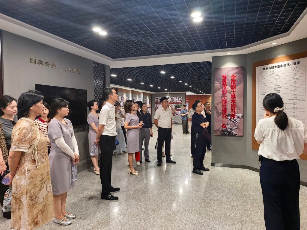 红色纽带连银政 —市公共资源交易中心第二党支部与招商银行株洲分行党支部联合开展主题党日活动