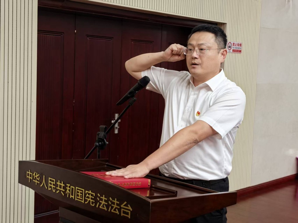 刘宪任攸县人民政府副县长、代理县长 县十八届人大常委会第三十八次会议召开