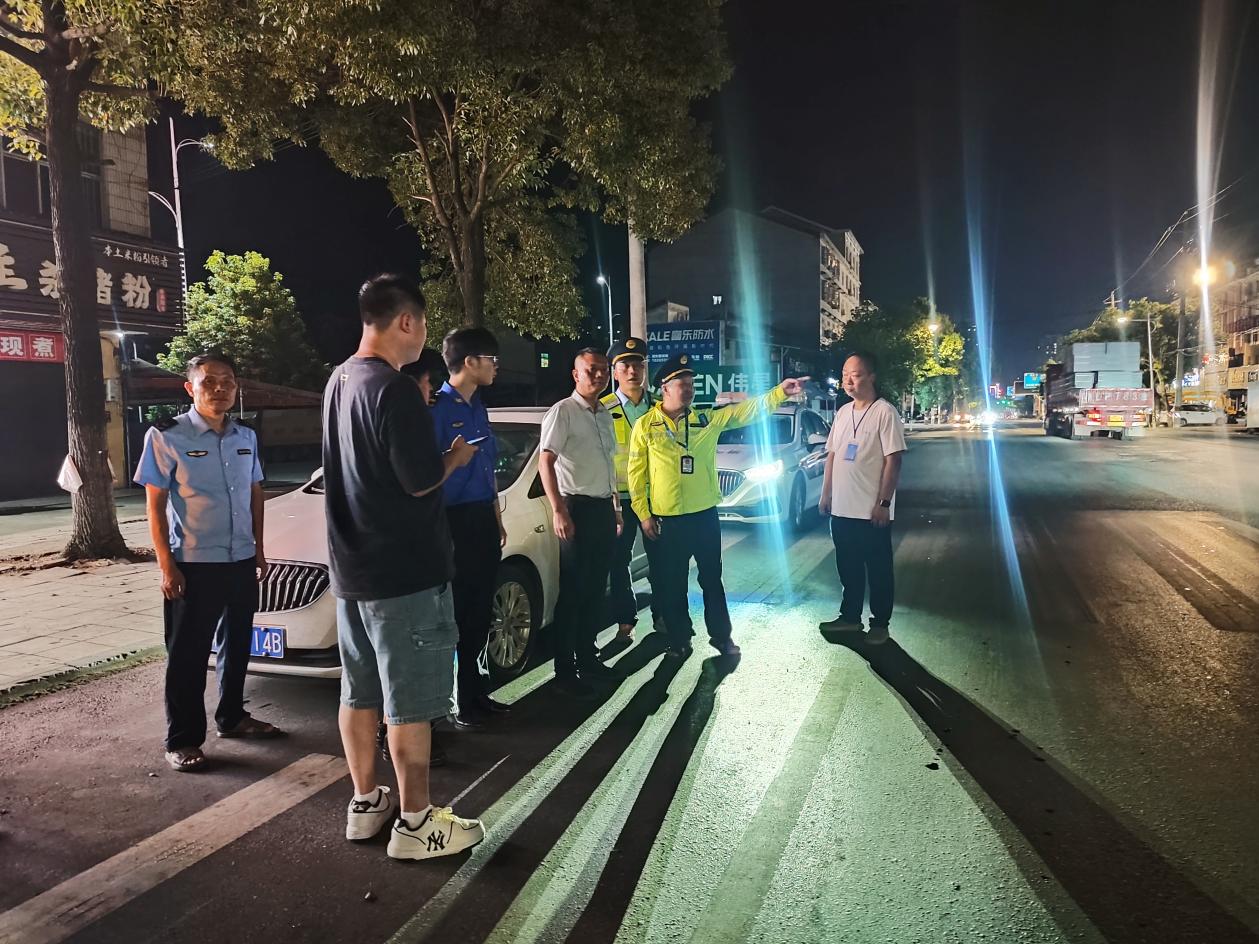 夜间巡查不停歇 守护攸县蓝天