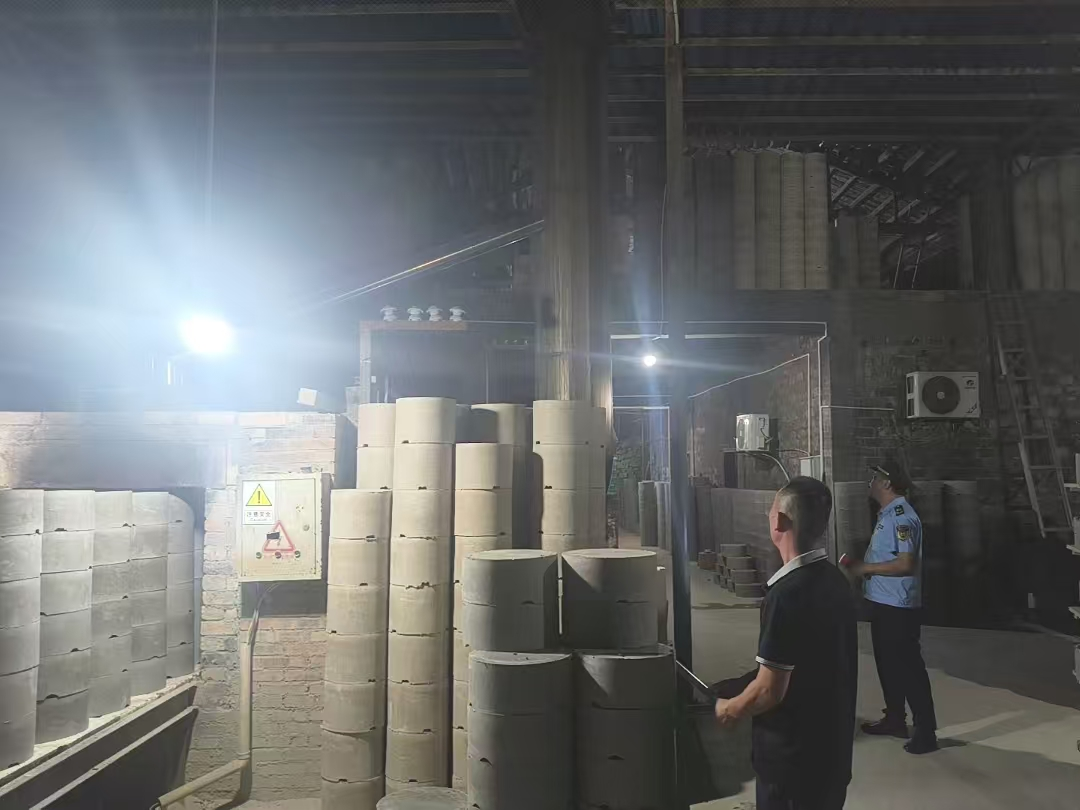 深夜亮剑护生态 精准执法守蓝天——醴陵分局持续开展环保夜查"零点行动"