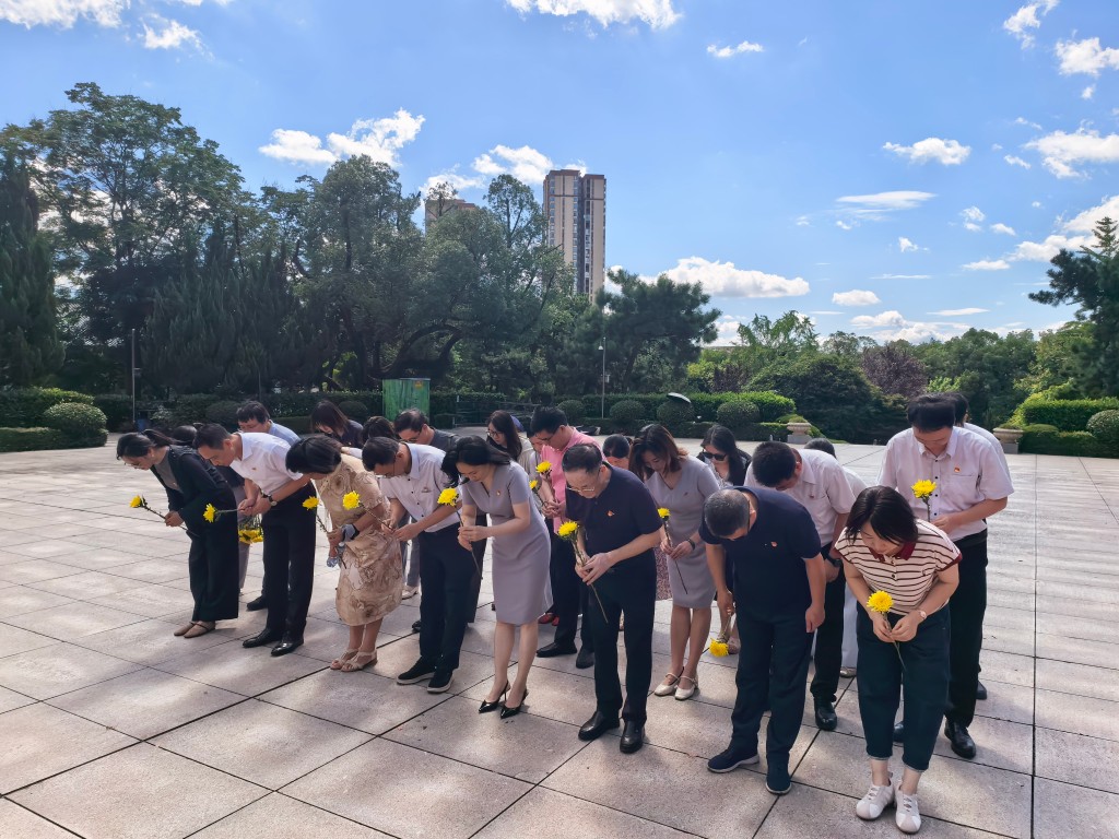 红色纽带连银政 —市公共资源交易中心第二党支部与招商银行株洲分行党支部联合开展主题党日活动