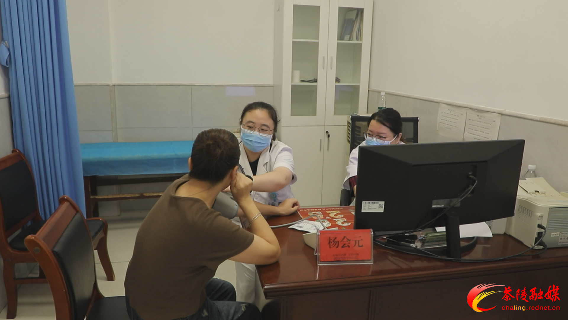 【健康与生活】省直专家团来茶义诊 优质医疗送到家门口