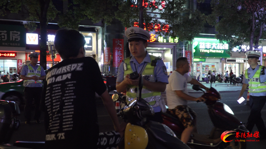 茶陵公安交管“夏夜亮剑” 专项整治“两车”及“炸街党”乱象