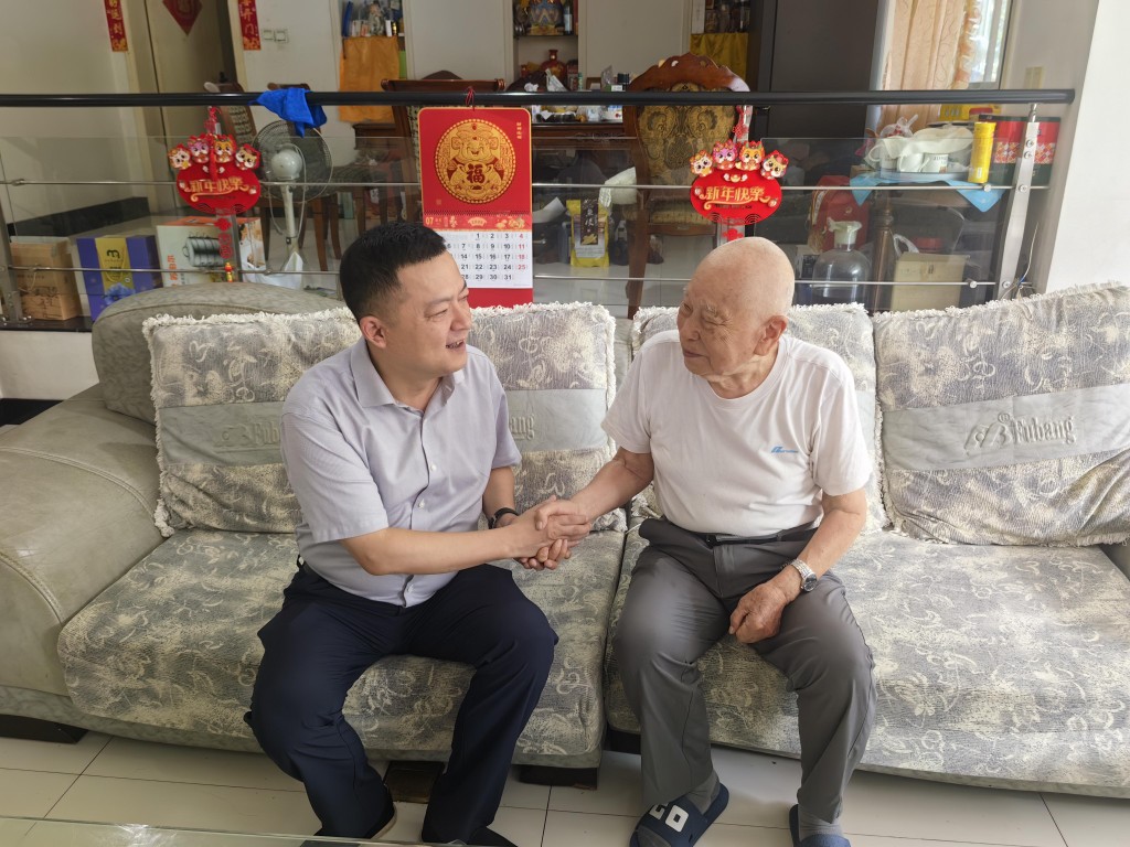 株洲市交通运输局开展“七一”走访慰问活动