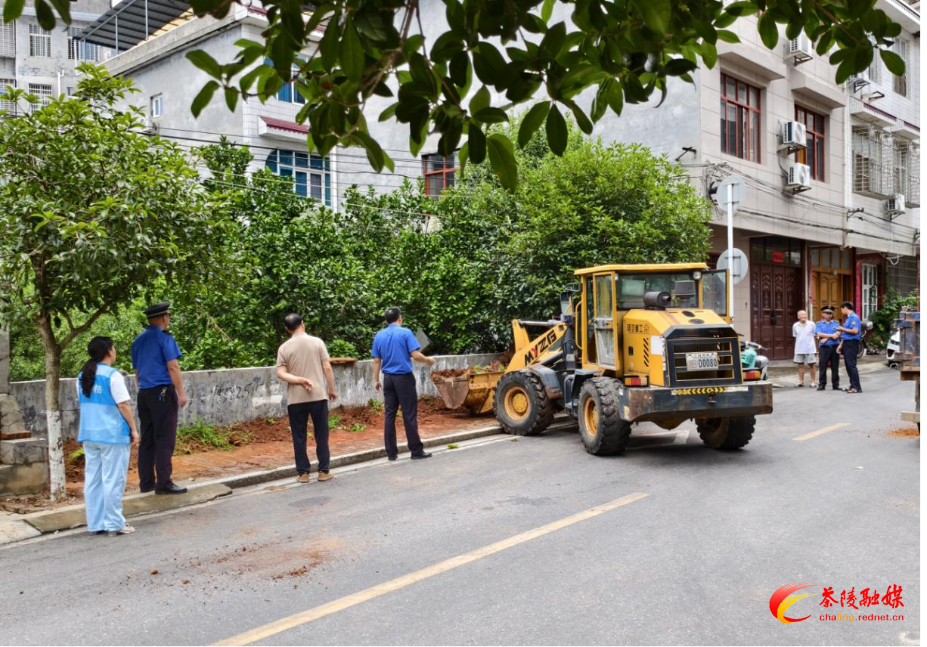 城管局：“清菜还路”办实事 微治理中见温度