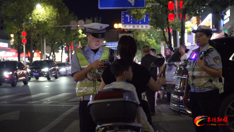 茶陵公安交管“夏夜亮剑” 专项整治“两车”及“炸街党”乱象