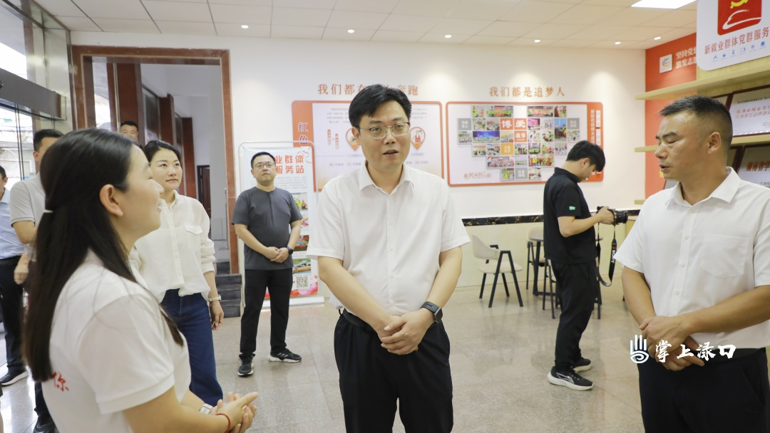 陈交云调研志愿服务、养老及医疗卫生民生工作