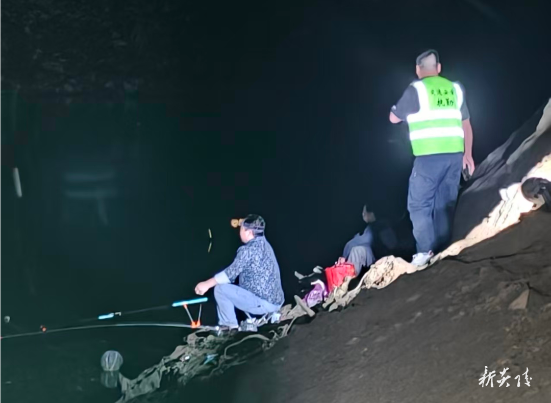下村乡开展夜间垂钓涉水安全劝导