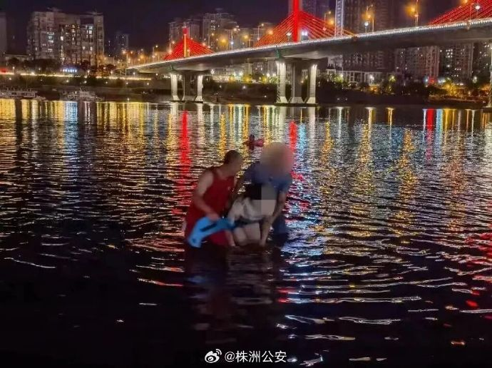 7天救起两个人！57岁的民警陈伟，真帅！